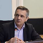 Ραγδαία άνοδο τα κρούσματα κορονοϊού την Τρίτη