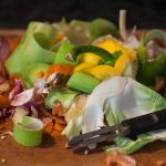 Καρδίτσα: Δικαστικοί επιμελητές κυνηγούν μέσα στα λασπόνερα τους πληγέντες για να πληρώσουν οφειλές (video)