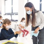 Επίθεση με… καφέδες στον Αλέξη Τσίπρα