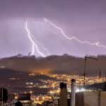 Ιδιαίτερα ανησυχητικοί οι αριθμοί των διασωληνωμένων και των θανάτων