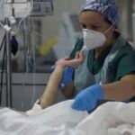 Να μοιράσουν στους καταναλωτές τα «ουρανοκατέβατα κέρδη» από ΑΠΕ, λιγνίτη και νερά προτρέπει τις κυβερνήσεις η Κομισιόν υπό τον φόβο παράτασης της κρίσης