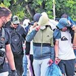 Τραγωδία σε ματς ποδοσφαίρου στην Ινδονησία: Πάνω από 129 νεκροί μετά από εισβολή οπαδών σε γήπεδο