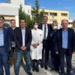 Η συγκομιδή των νούφαρων είναι μια εικόνα που δεν συναντάς συχνά
