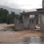 Εορδαία: Πλημμύρισαν σπίτια από τη δυνατή βροχή – Ποτάμια οι δρόμοι, τοιχίο καταπλάκωσε αυτοκίνητο