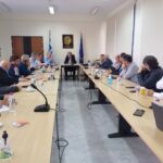 Εξιχνιάσθηκαν -3- περιπτώσεις τηλεφωνικής απάτης, που τελέσθηκαν σε βάρος ανυποψίαστων ηλικιωμένων ατόμων,  για τις οποίες συνελήφθη άμεσα, σε περιοχή της Κοζάνης, 47χρονος αλλοδαπός, από αστυνομικούς του Αστυνομικού Τμήματος Βοΐου Κοζάνης