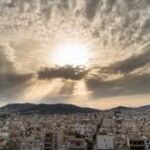 Νέα δεδομένα και προκλήσεις διαμορφώνουν οι περικοπές για τους παραγωγούς ΑΠΕ – Το παράδειγμα του φωτοβολταϊκού της HELLENiQ Energy στη Κοζάνη