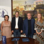 Για ποιο λόγο επικράτησε τα κουμπιά στα ανδρικά ρούχα να είναι δεξιά ενώ στα γυναικεία αριστερά