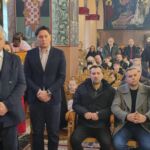 Εξιχνιάσθηκαν 2 περιπτώσεις τηλεφωνικής απάτης, που τελέσθηκαν σε βάρος ανυποψίαστων πολιτών, για τις οποίες συνελήφθησαν άμεσα 2 ημεδαποί, από αστυνομικούς του Αστυνομικού Τμήματος Σερβίων