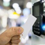 «Βούλιαξε» από κόσμο η κεντρική πλατεία – Δυναμικό «παρών» από πολίτες, συνδικάτα, σωματεία και συλλογικότητες