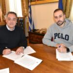 Δήμος Κοζάνης: Υπογραφή σύμβασης για τη συντήρηση αθλητικών υποδομών και σχολικών αυλών